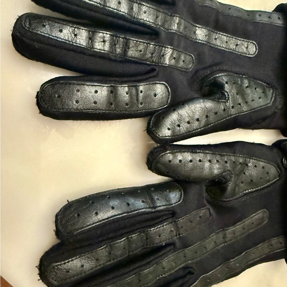 Isotoner Black Leather and Fabric Gloves. Vintage Early 90’s - Picture 3 of 6